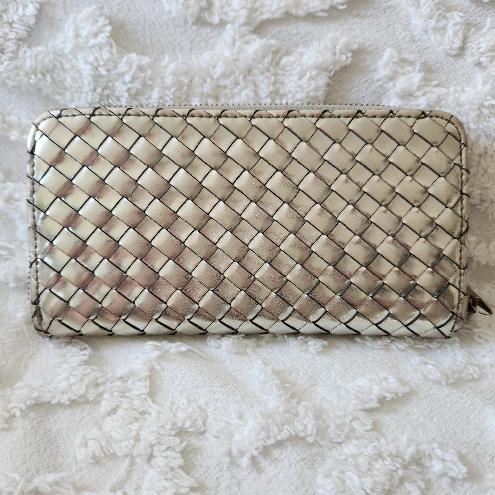 EUC Deux Lux Lattice Pattern Silver Wallet with Zipper Closure.